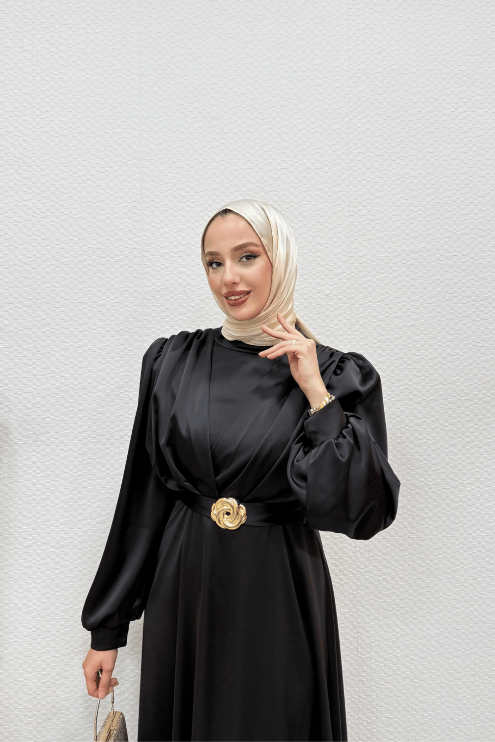 Siyah Gold Tokalı Saten Tesettür Abiye Elbise