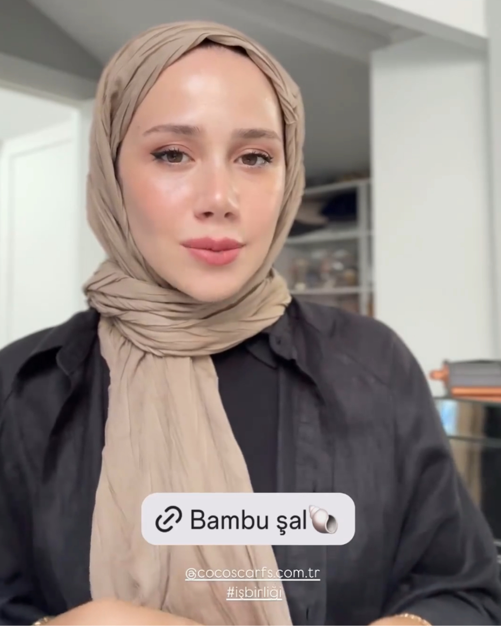 Feyza Hakyemez'in Koyu Vizon Piliseli Bambu Şal Tercihi