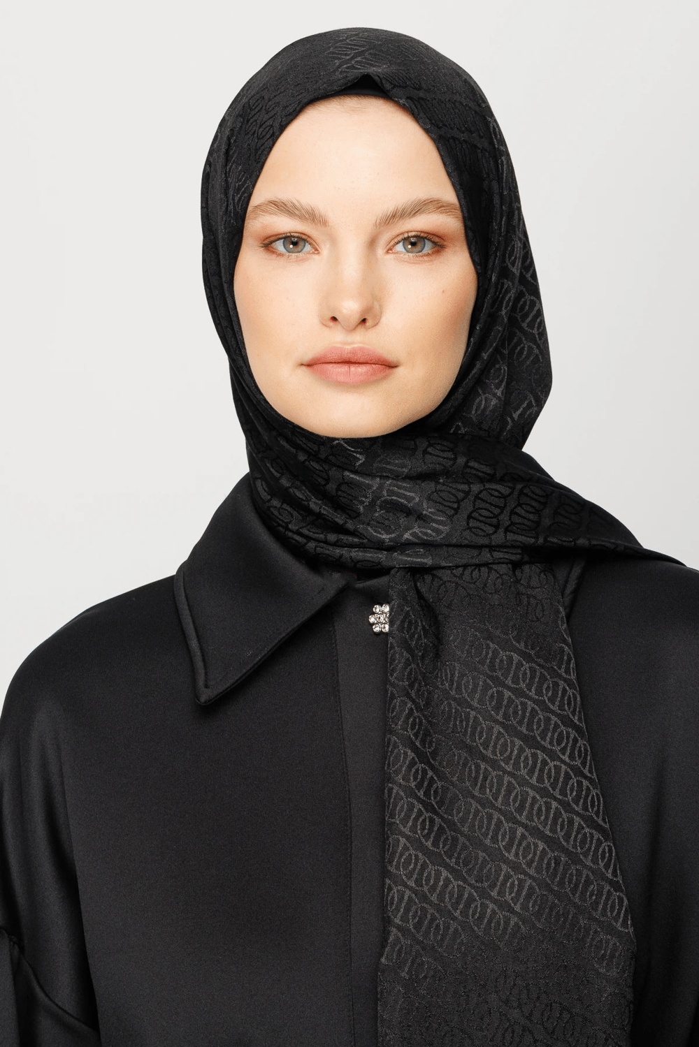 Forever Desen Parlak Jakar Şal - Siyah