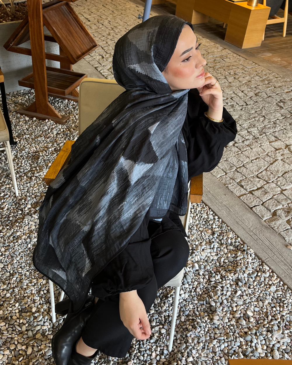 Gri Karan Desenli Müslin Şal