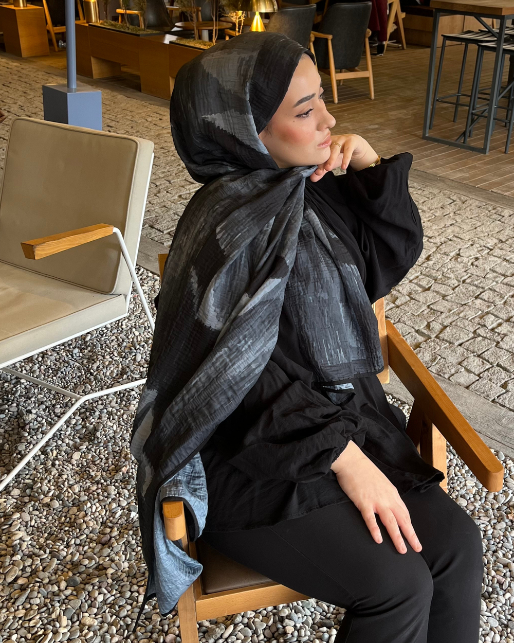 Gri Karan Desenli Müslin Şal