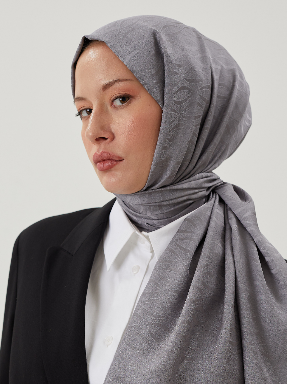 Gri Shine Desen Jakar Şal