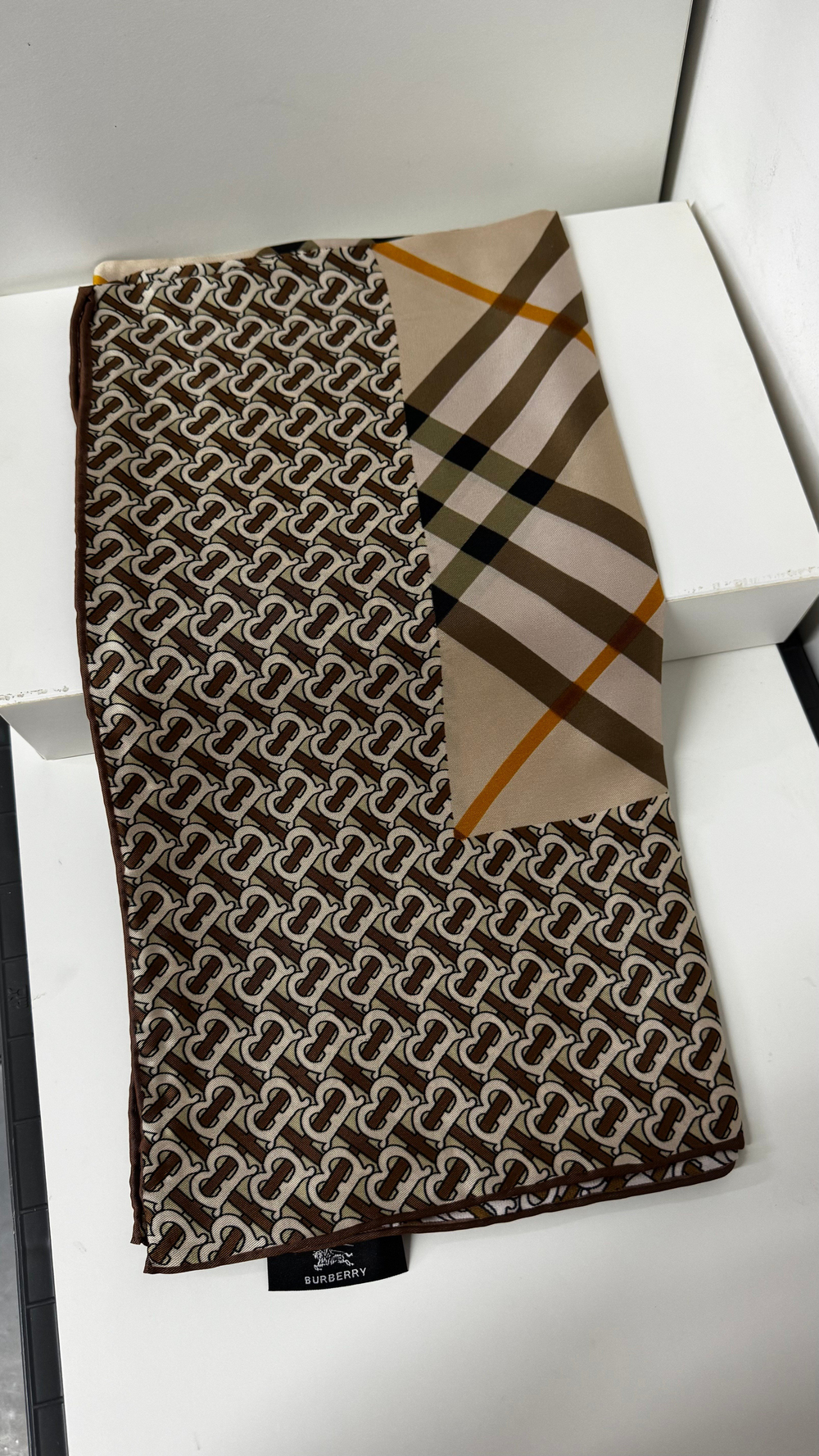 İthal Bej B Classic Desen Twill İpek Eşarp