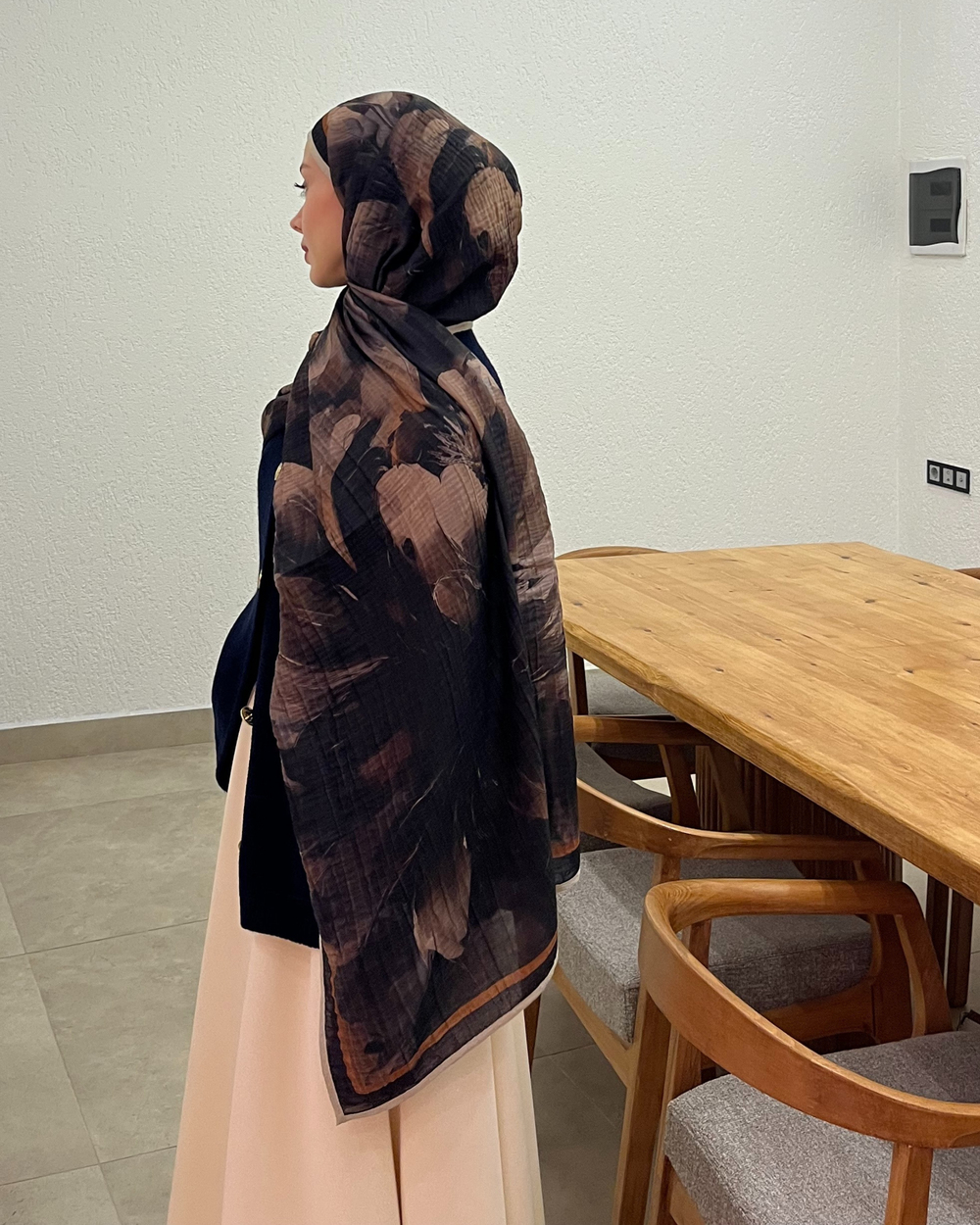 Koyu Vizon Floral Desenli Müslin Şal