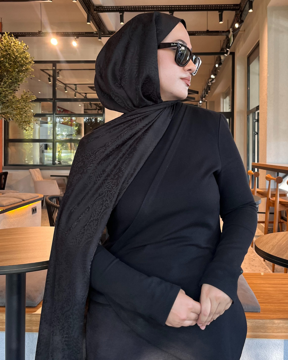 Siyah Lavin Desen Jakar Şal