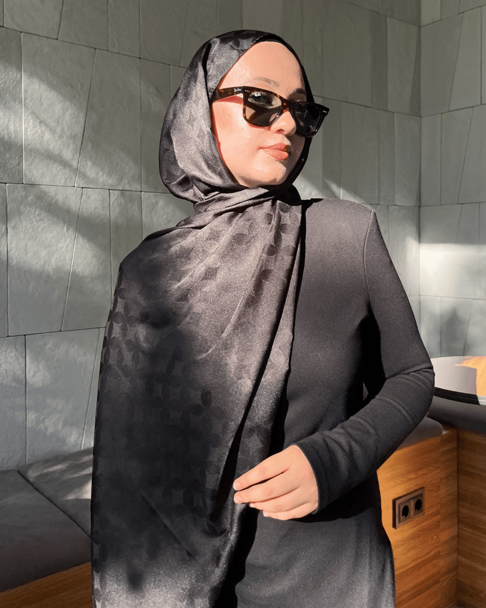 Siyah Rise Desen Jakar Şal