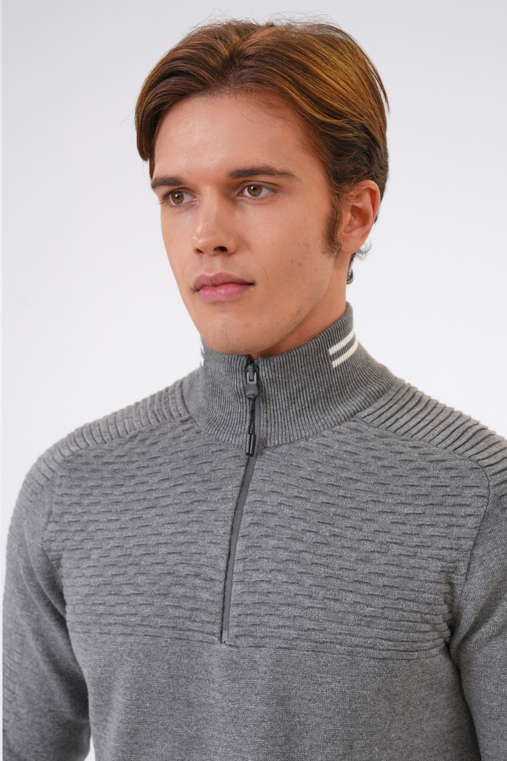 Gri Regular Fit Desenli Dik Yaka Yarım Fermuarlı Triko Kazak