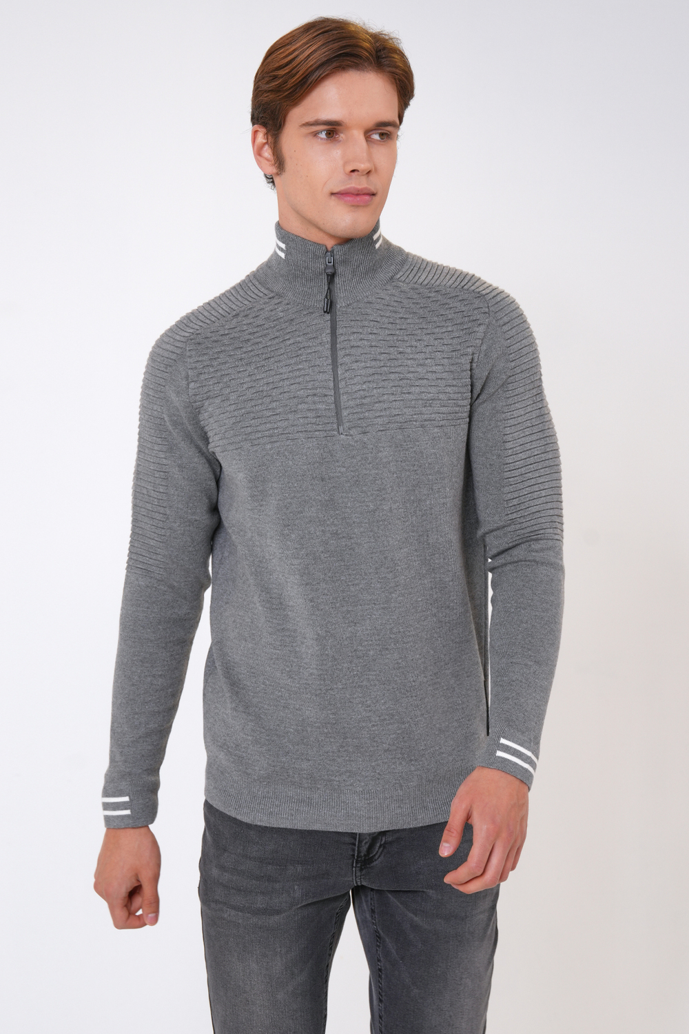 Gri Regular Fit Desenli Dik Yaka Yarım Fermuarlı Triko Kazak
