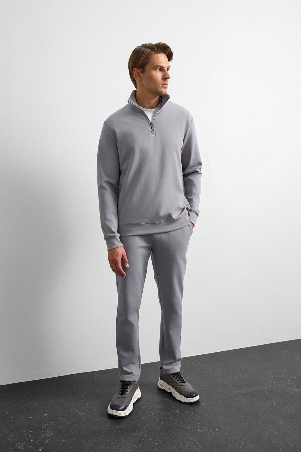 Gri Regular Fit Yarım Fermuarlı Sweatshirt