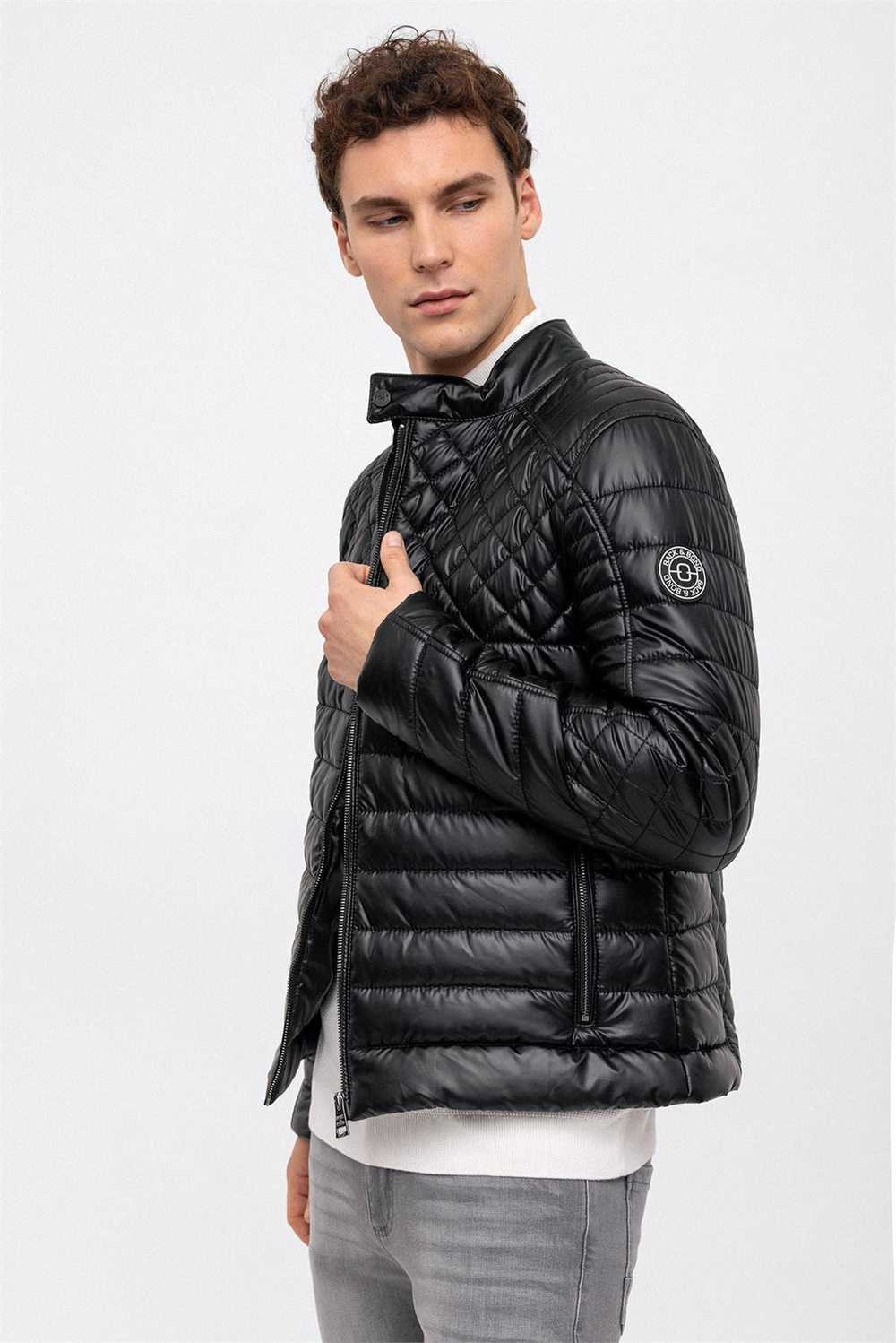 Siyah Regular Fit Su Geçirmez Kapitone Dik Yaka Şişme Mont