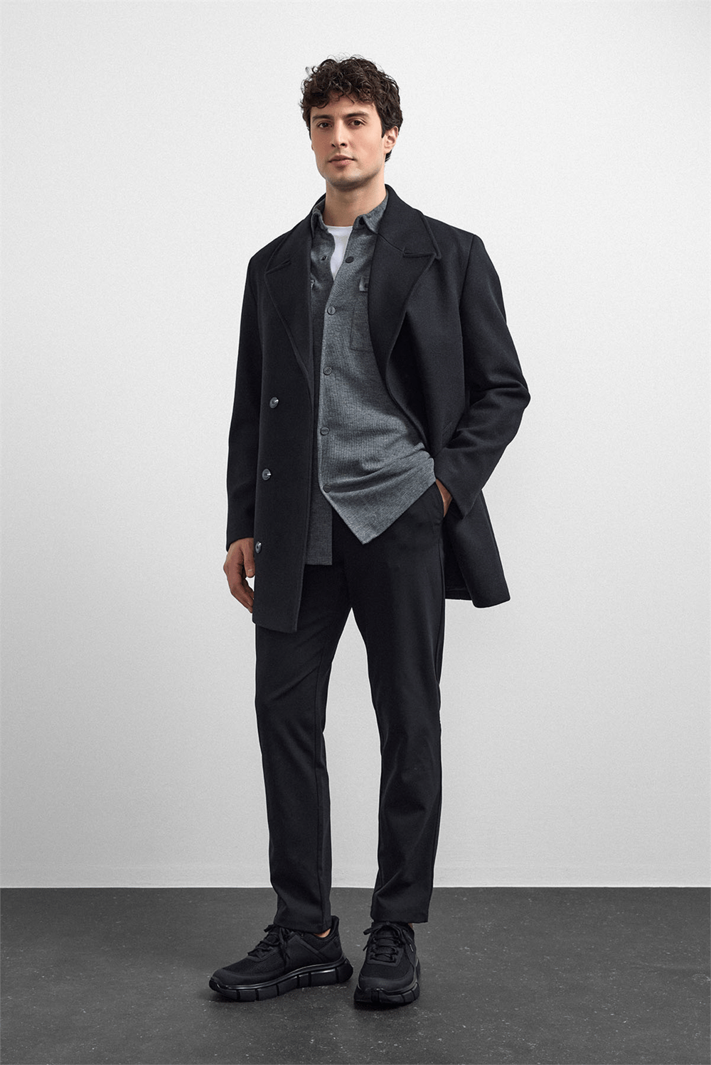 Siyah Regular Fit Kruvaze Kısa Kaban