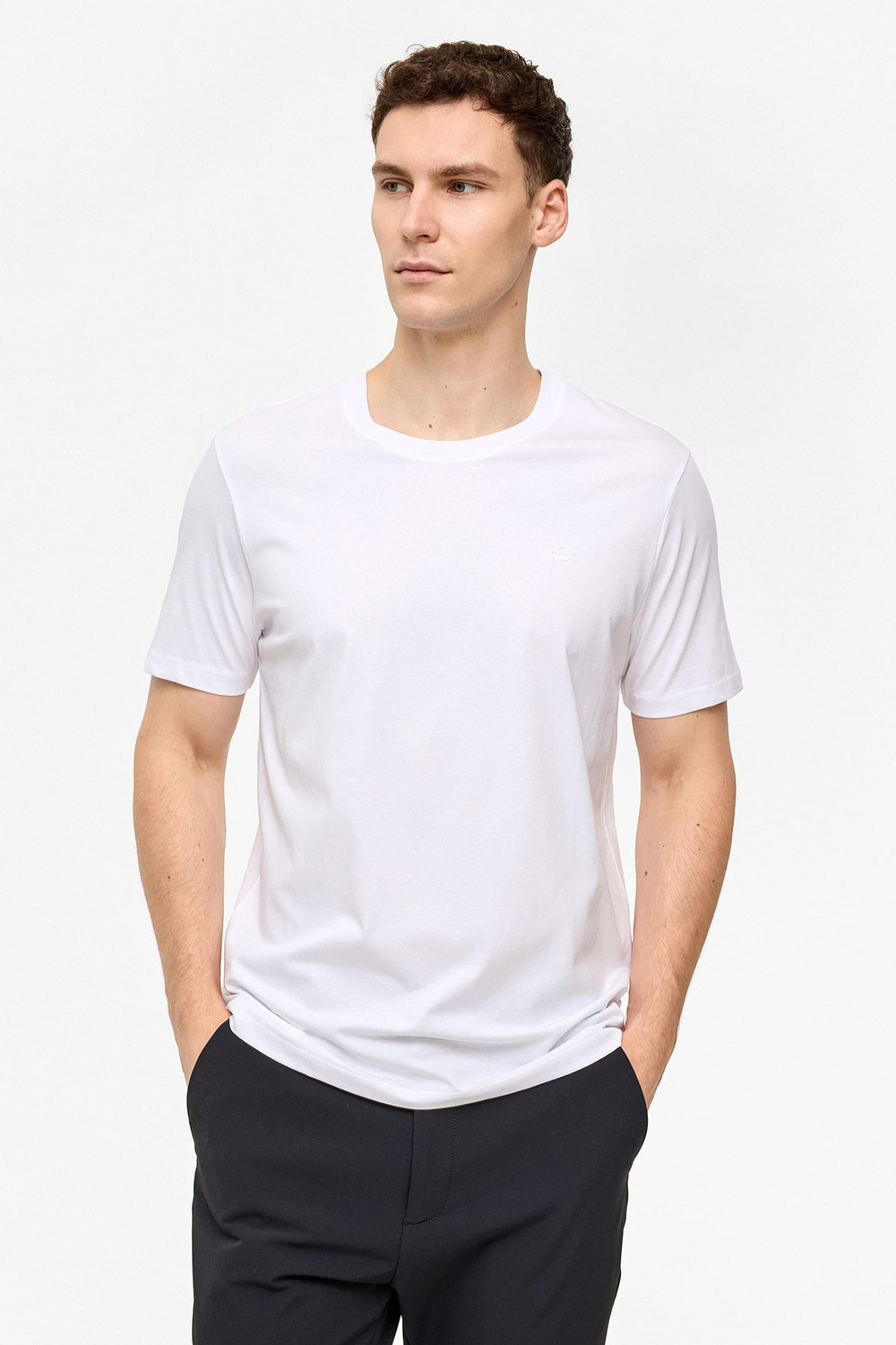 Beyaz Regular Fit Bisiklet Yaka Basic Tişört 