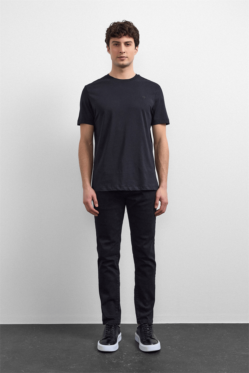 Siyah Regular Fit Bisiklet Yaka Basic Tişört