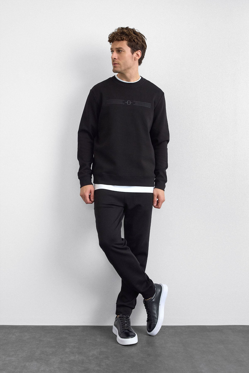 Siyah Regular Fit Bisiklet Yaka Sweatshirt