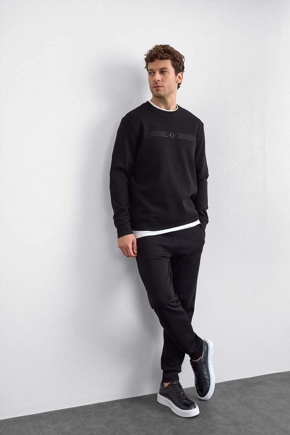 Siyah Regular Fit Bisiklet Yaka Sweatshirt