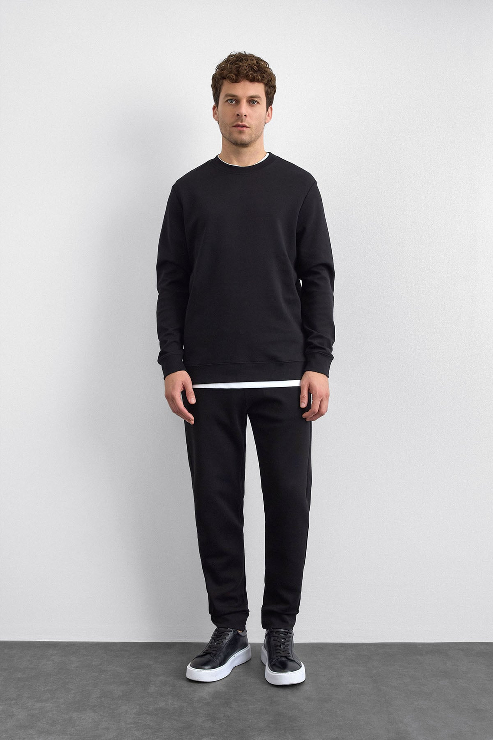 Siyah Regular Fit Bisiklet Yaka Sweatshirt