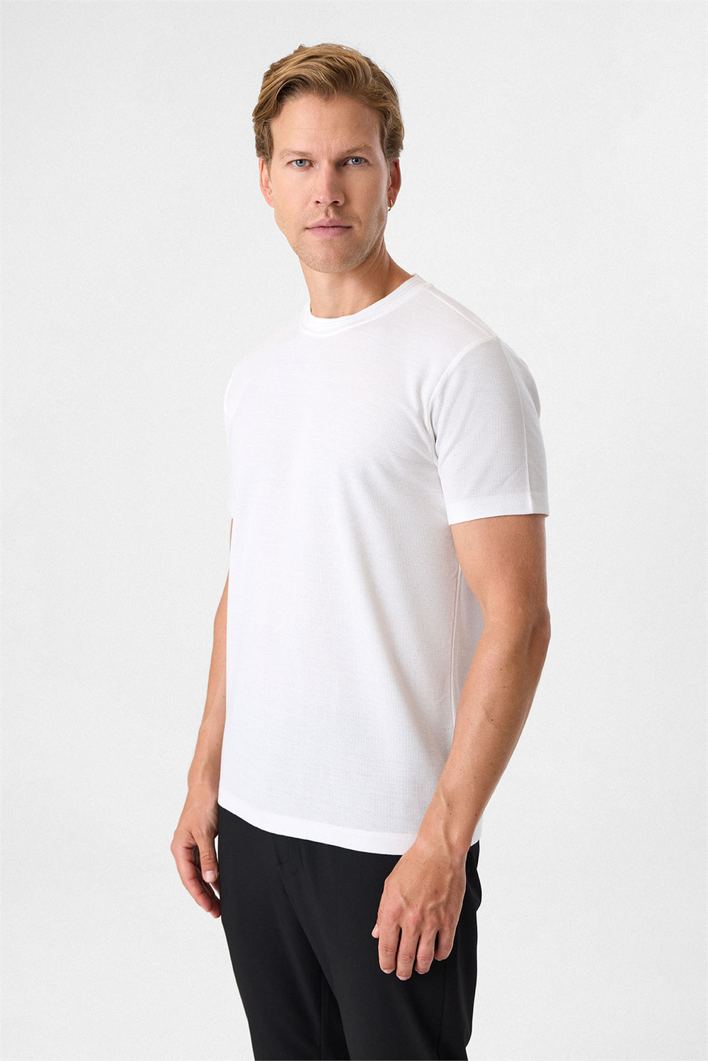 Beyaz Regular Fit Bisiklet Yaka Tişört