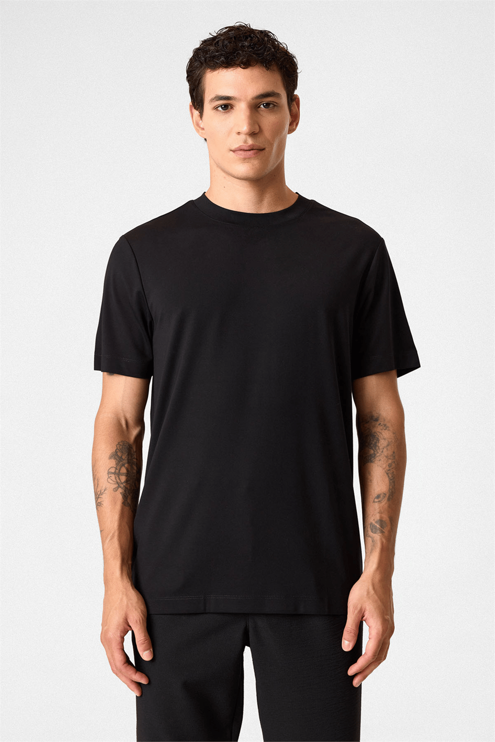 Siyah Regular Fit Bisiklet Yaka Tişört