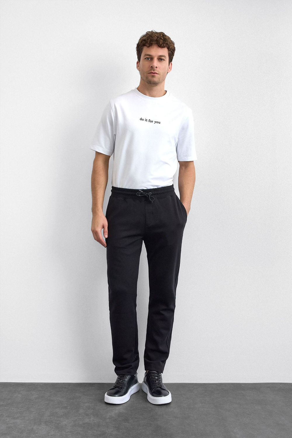 Siyah Regular Fit Düz Paça Jogger Pantolon