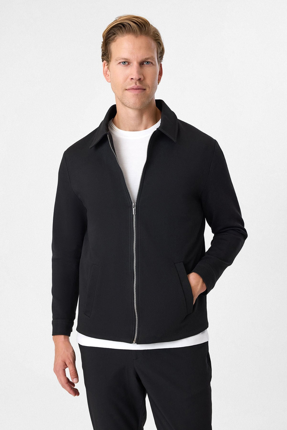 Siyah Regular Fit Fermuarlı Diagonel Mont