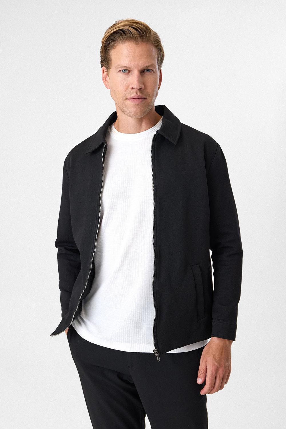 Siyah Regular Fit Fermuarlı Diagonel Mont