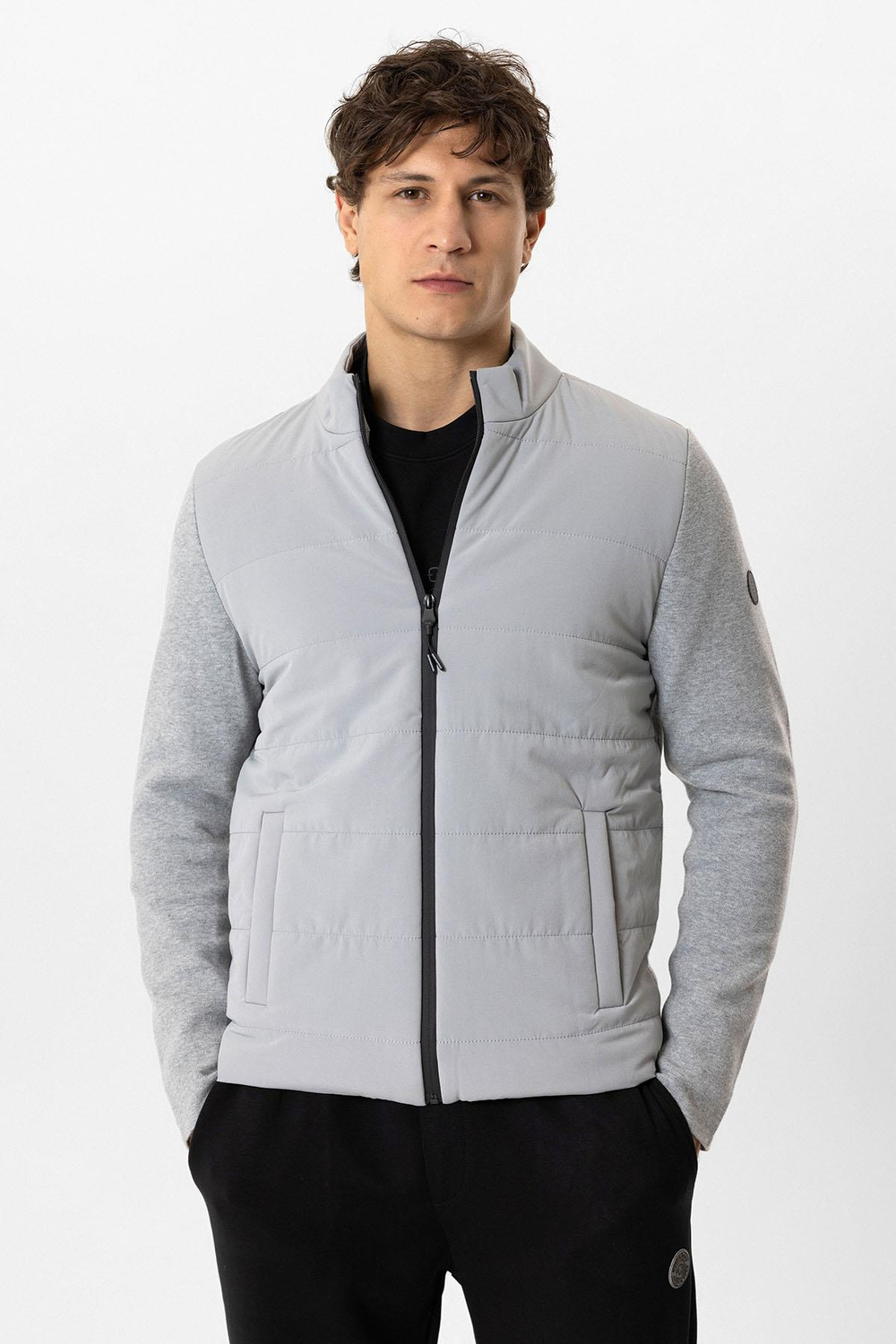 Gri Regular Fit Dik Yaka Fermuarlı Triko Mont
