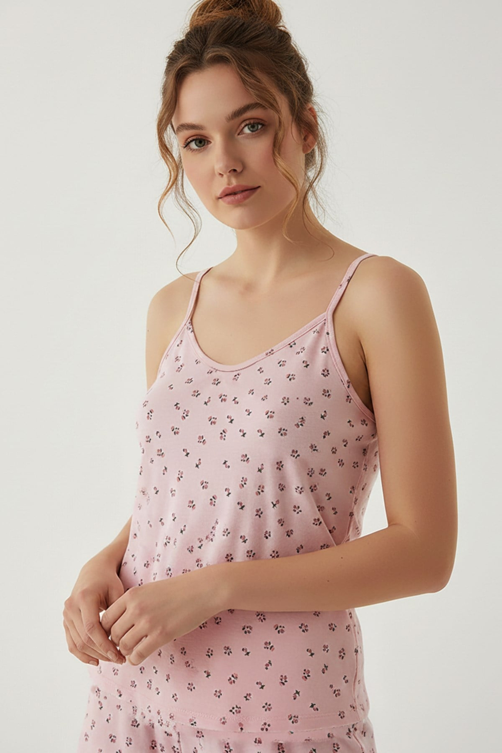 Kadın İp Askılı Yumuşak Dokulu Çiçek Desenli Şortlu Pijama Takım | Pembe 70111-267