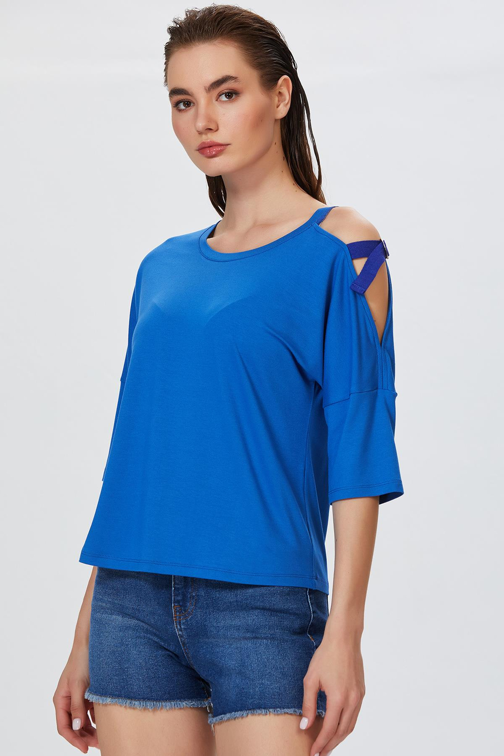 Omuzu Yırtmaçlı Tokalı Turvakar Kol Bluz 022-1081