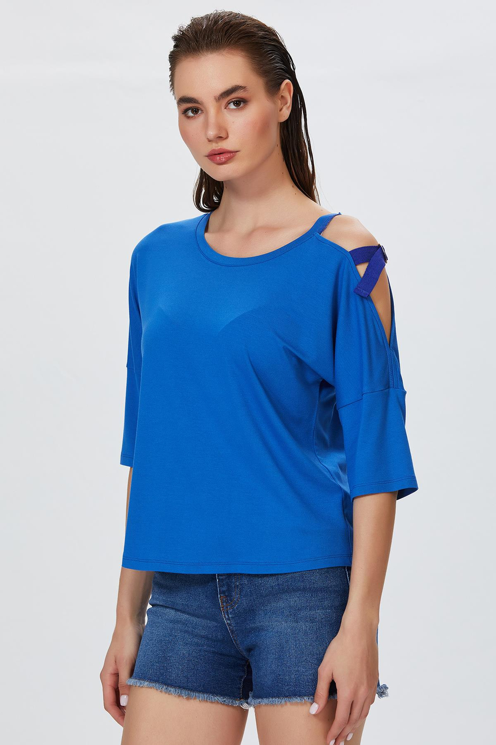 Omuzu Yırtmaçlı Tokalı Turvakar Kol Bluz 022-1081