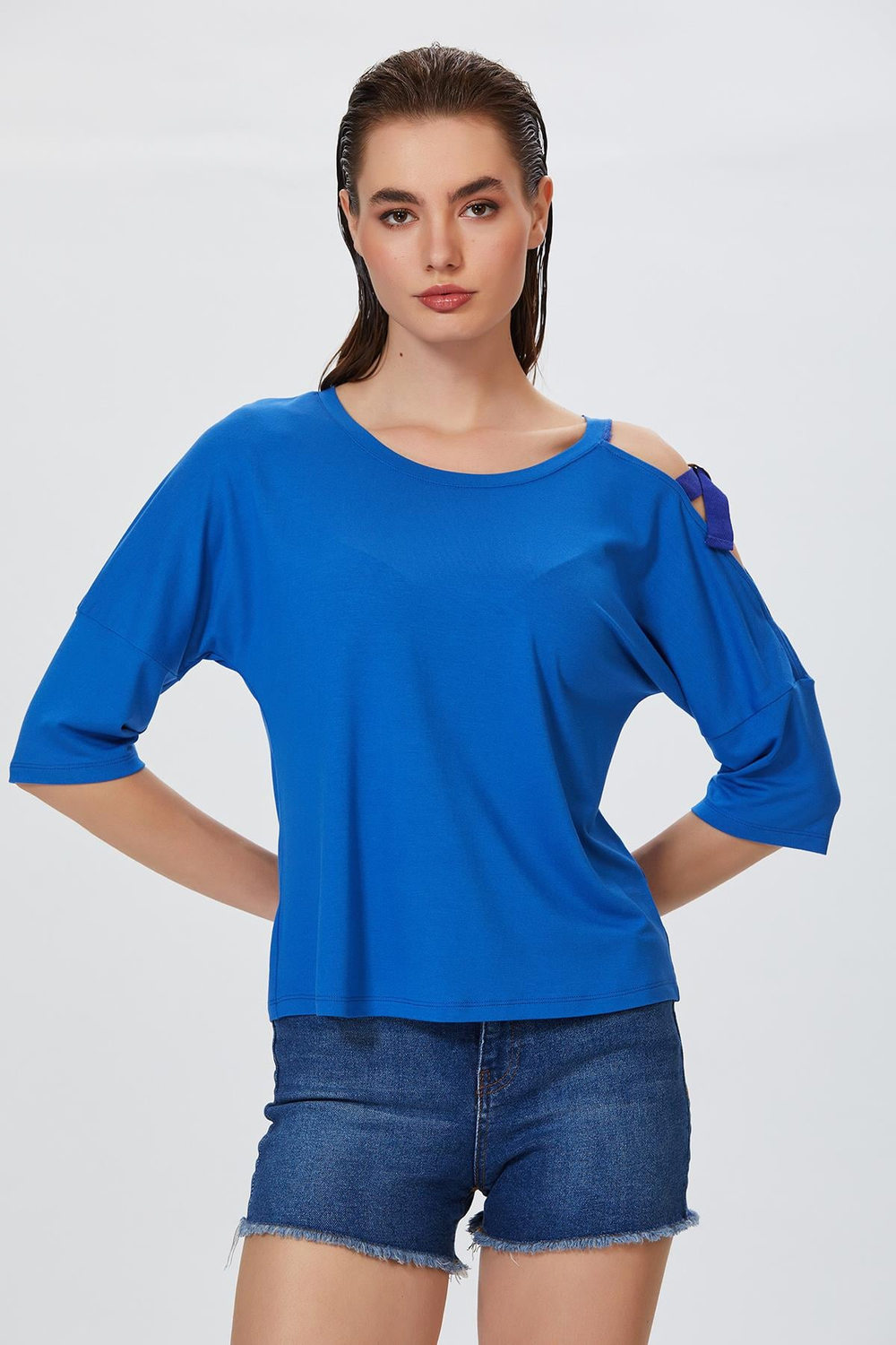 Omuzu Yırtmaçlı Tokalı Turvakar Kol Bluz 022-1081