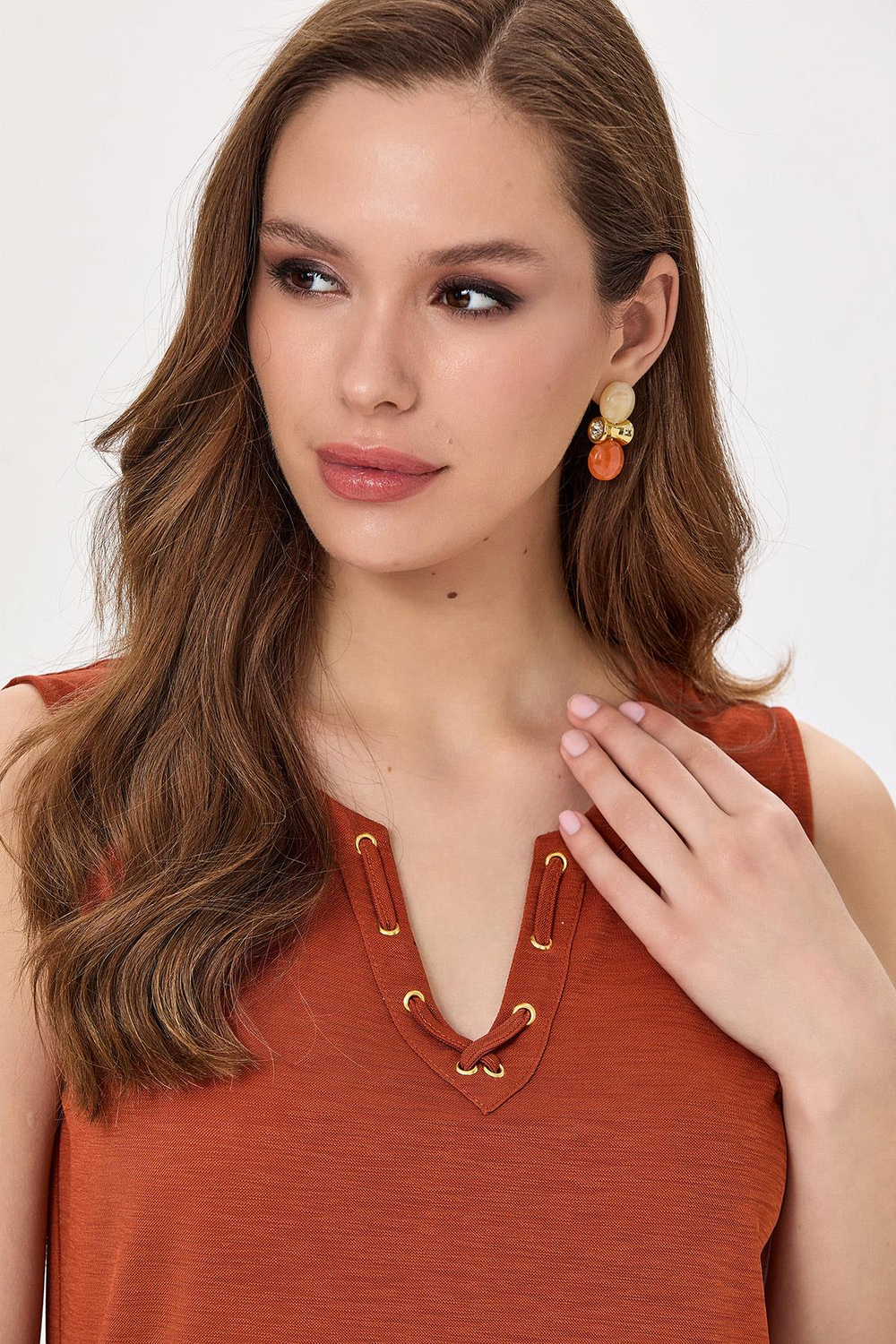 Yakası Kuşgözü ve Biye Detaylı Bluz 025-1019