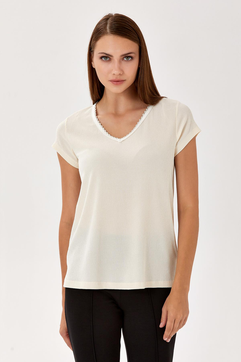 Yakası Zincir Şerit Detaylı Bluz 024-1050