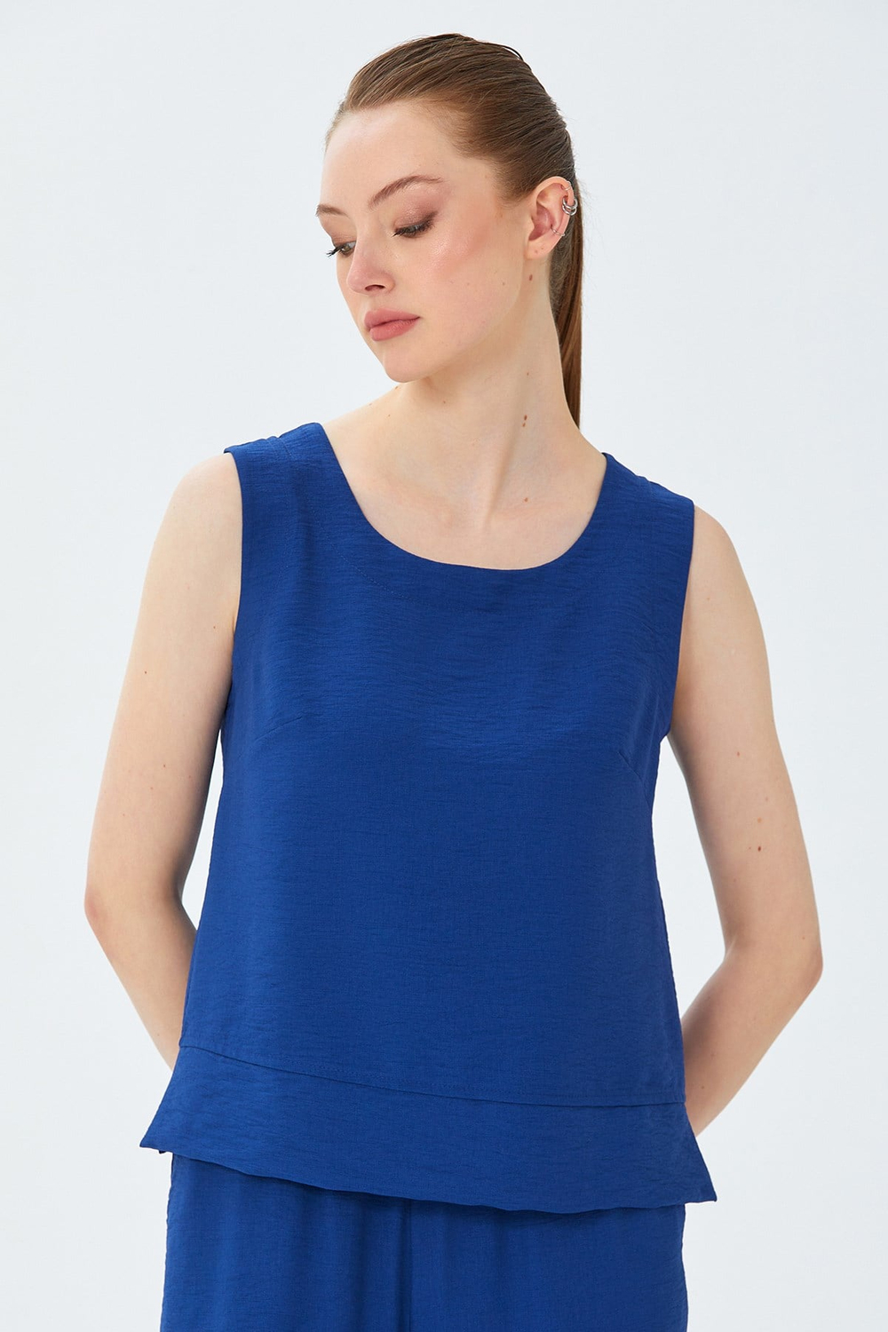 Yuvarlak Yaka Kolsuz Bluz 026-3005