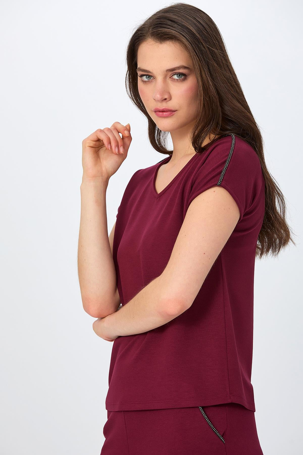 V Yaka Omuzu Şerit Detaylı S-Shirt 026-2104