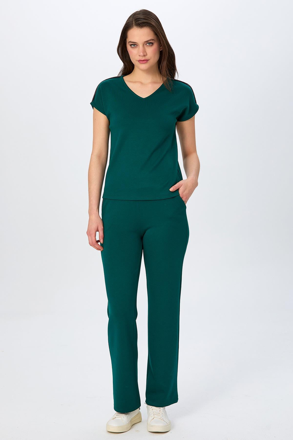 V Yaka Omuzu Şerit Detaylı S-Shirt 026-2104
