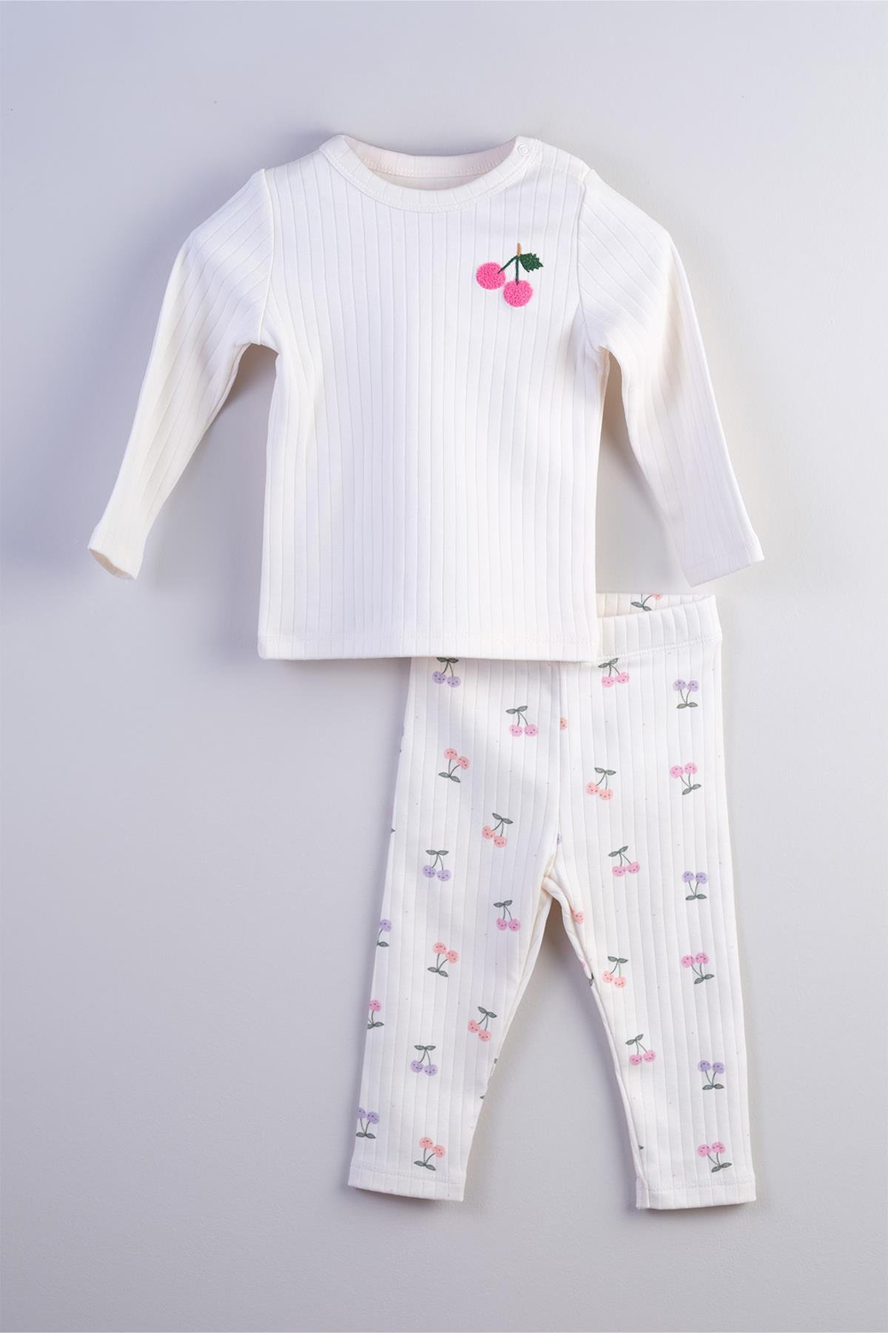 Bonderro Kiraz Nakış Alt Üst TakımBonderro Kiraz Nakış Alt Üst Takım