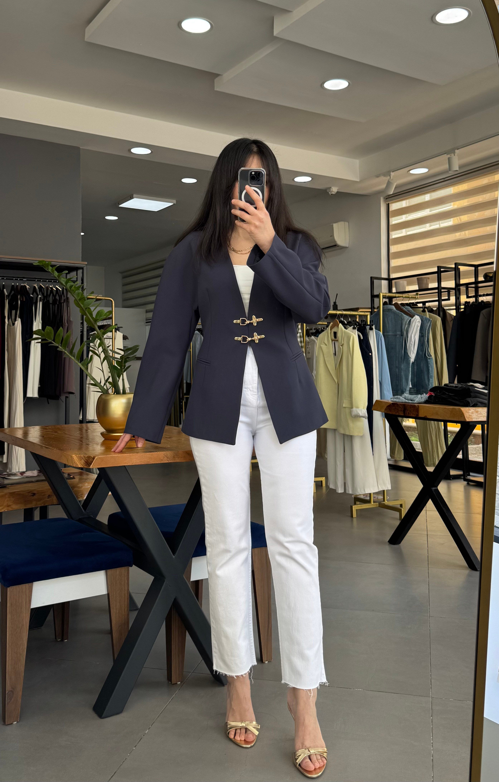 Gold Kanca Detay Yakasız Lacivert Blazer Ceket