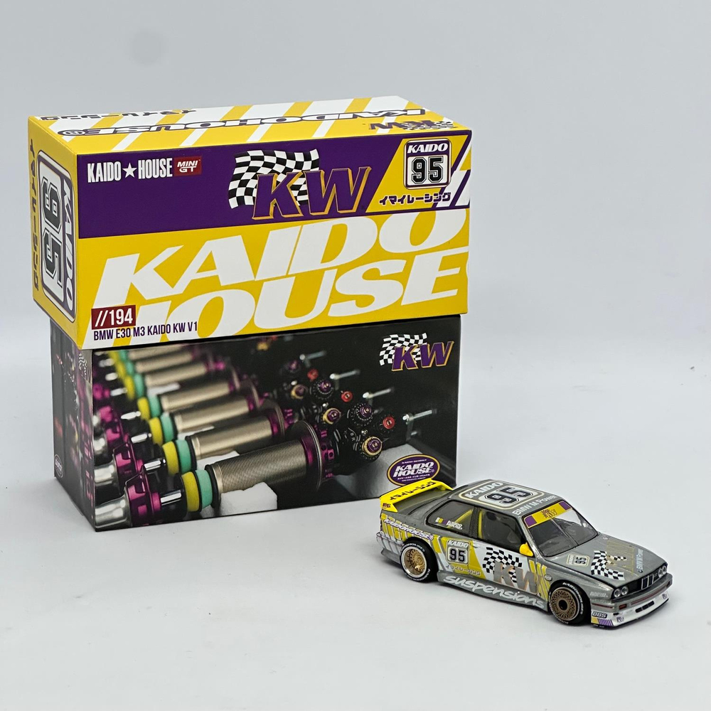 CHASE - Mini GT 1/64 KaidoHouse BMW M3 E30 Kaido KW V1 KHMG194