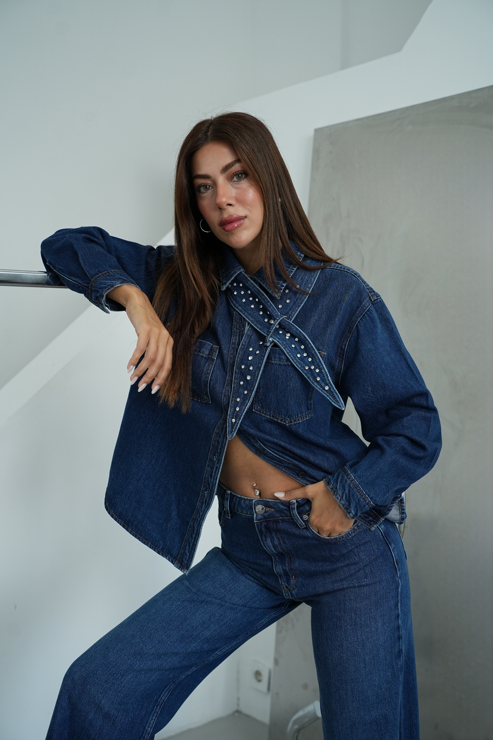 LACARINOYaka Çıkartılabilir Taş Detaylı Cep Detaylı Dark Blue Jean Gömlek 