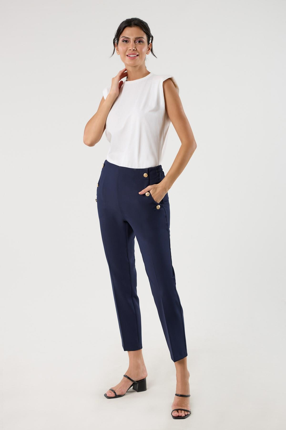 Caprioglio Vatkalı Kolsuz Basic BEJ