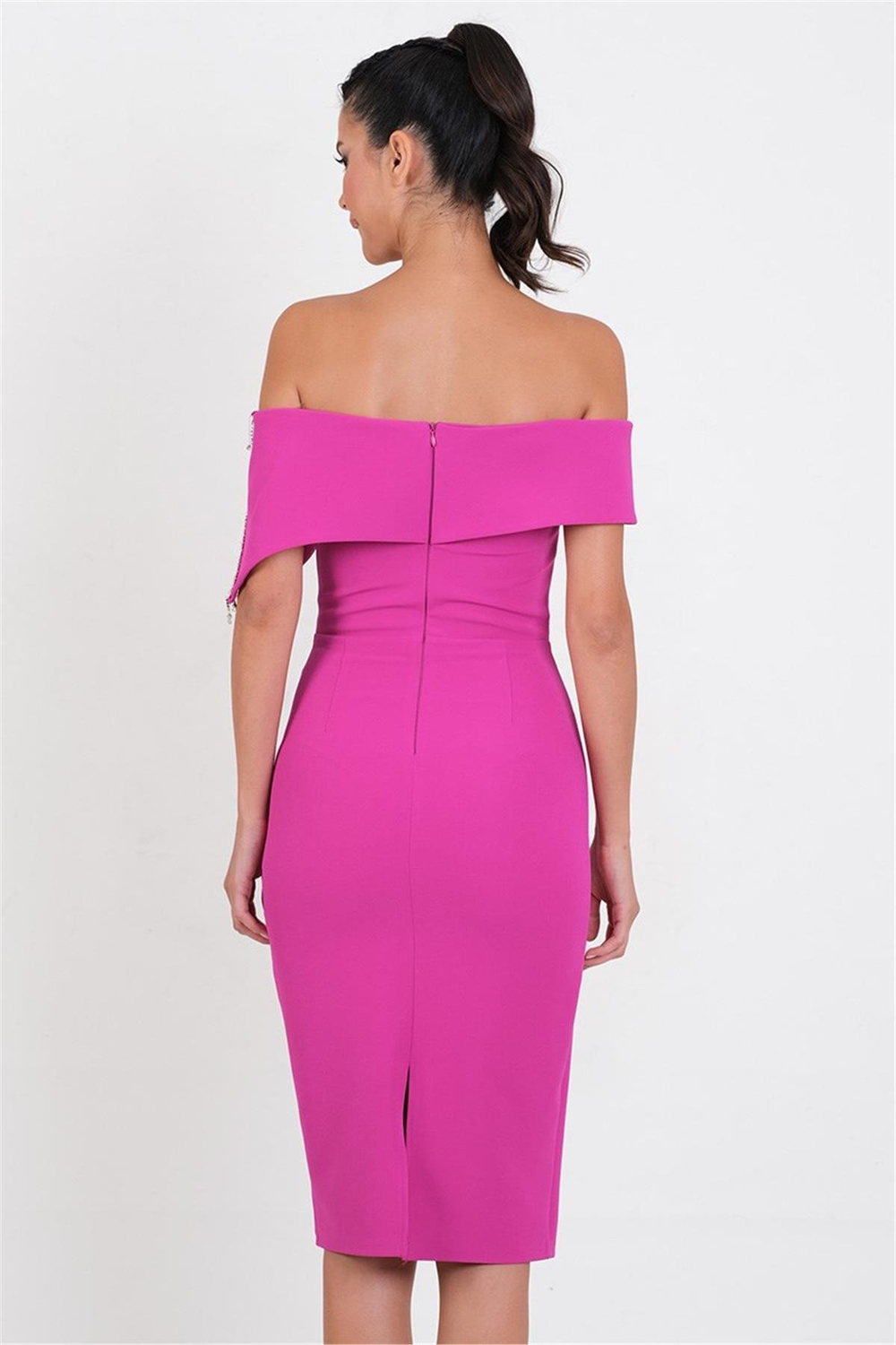 Onorati Kayık Yaka Ucu Taş Aksesuarlı Kemerli Midi Abiye Elbise FUŞYA