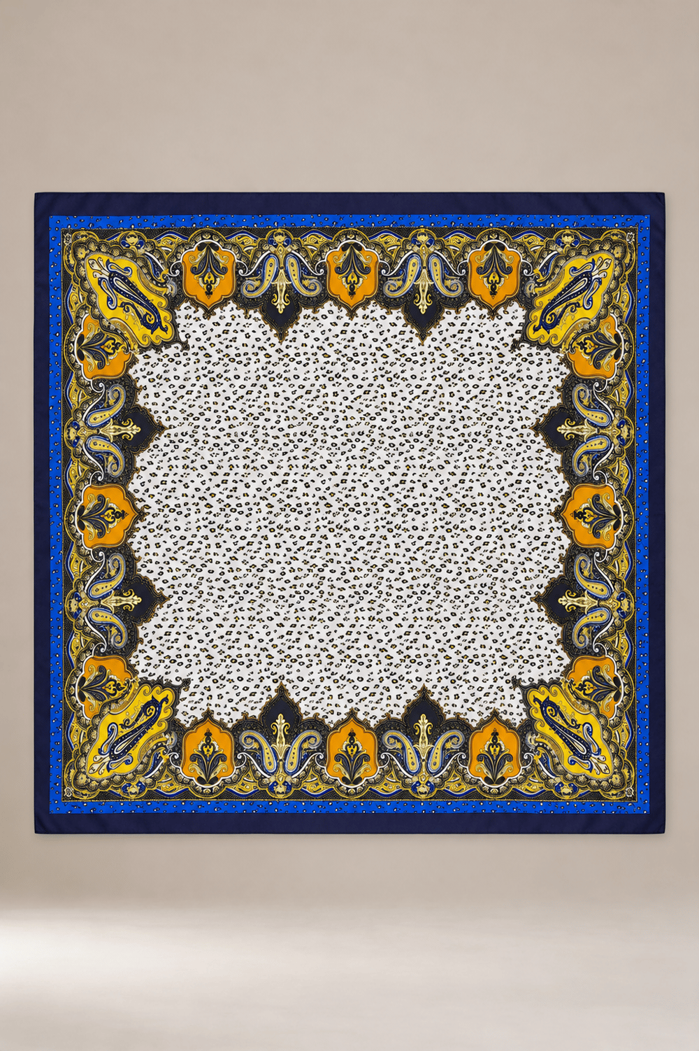 Ortası Leopar Çerçeve Bordürü Desenli Şal 110 x 110 cm EKRU