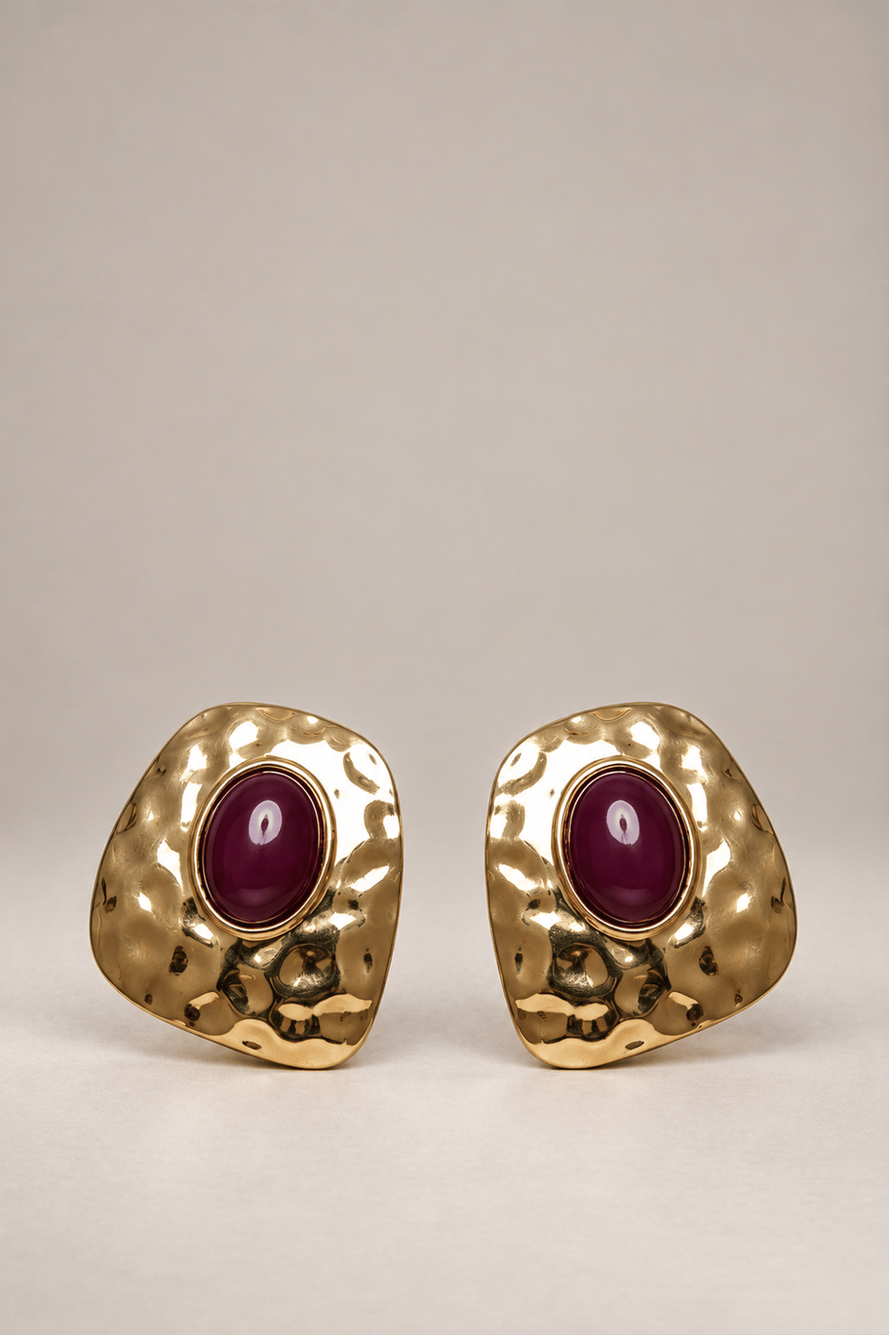 Oval Taşlı Dövme Dokulu Küpe BORDO
