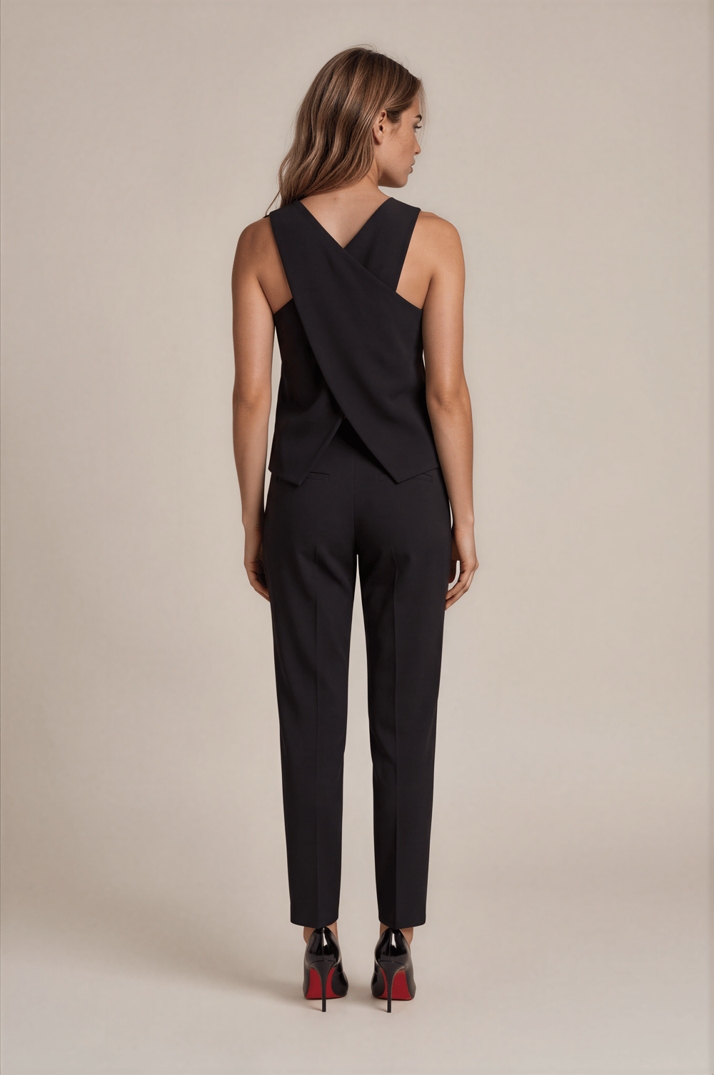 Sheera Kruvaze Sırt Detaylı Kolsuz Bluz SİYAH