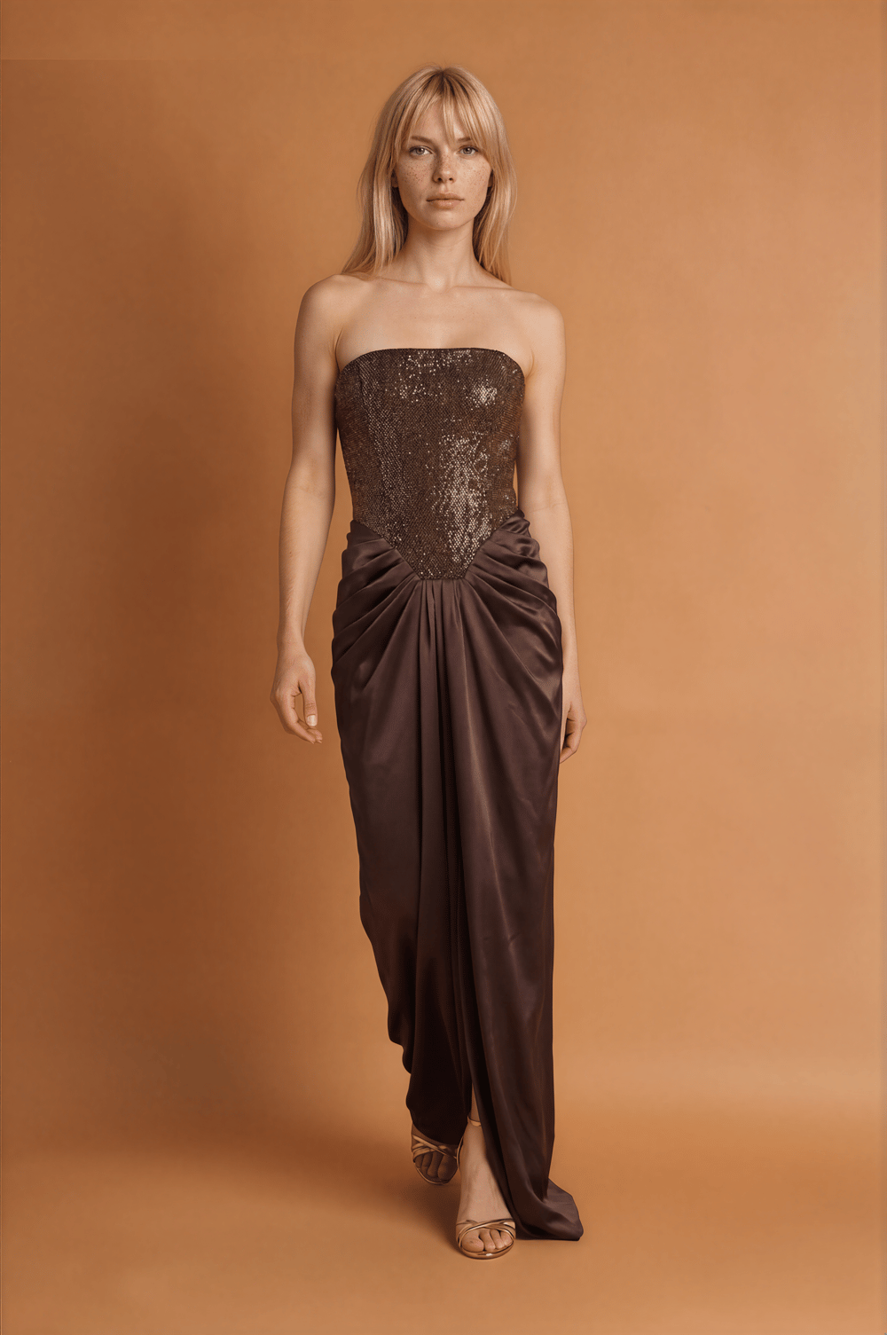 Straplez Taş Yapıştırma Bel V Drape Detaylı Davet Elbisesi KAHVE