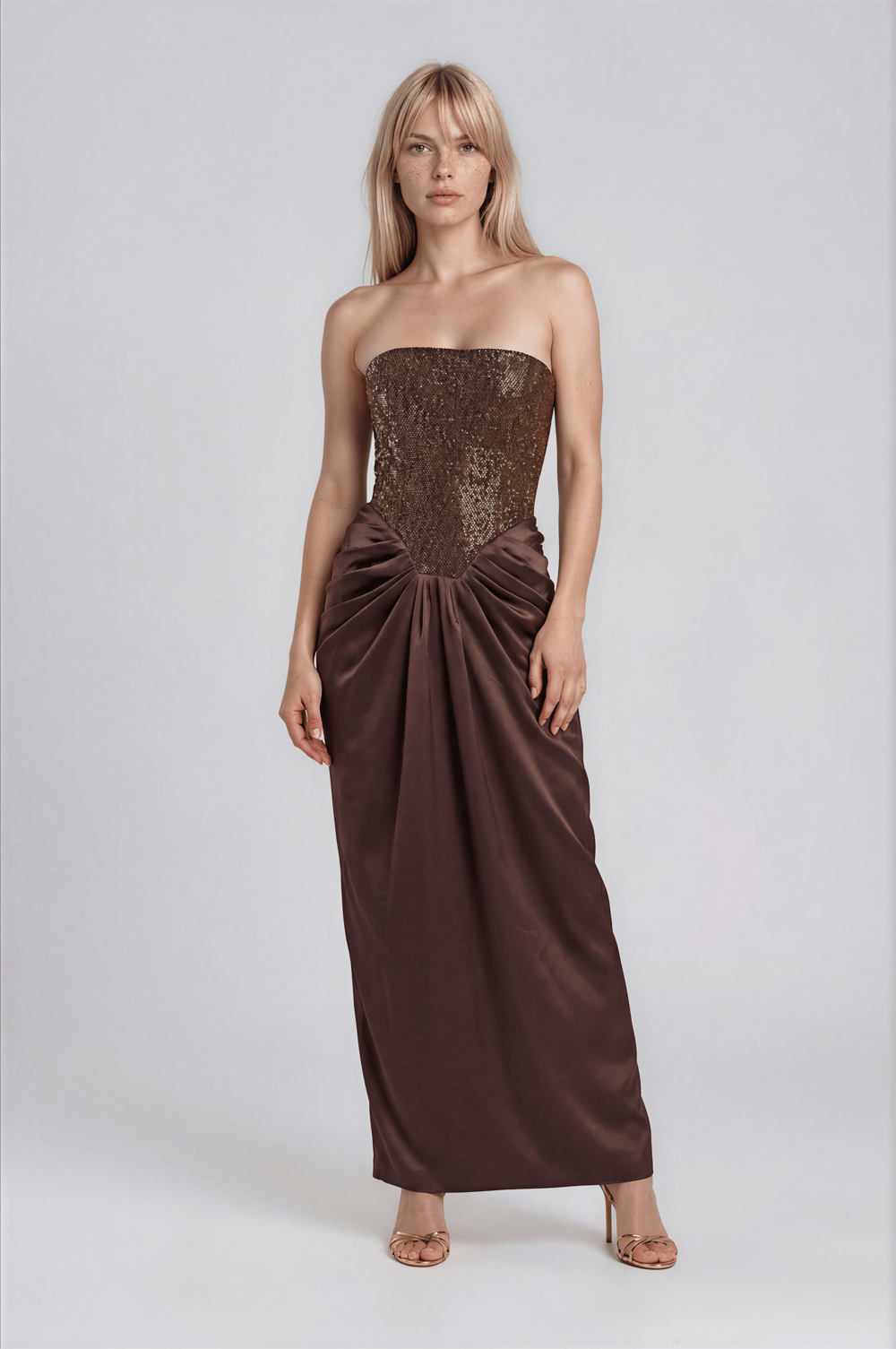 Straplez Taş Yapıştırma Bel V Drape Detaylı Davet Elbisesi KAHVE
