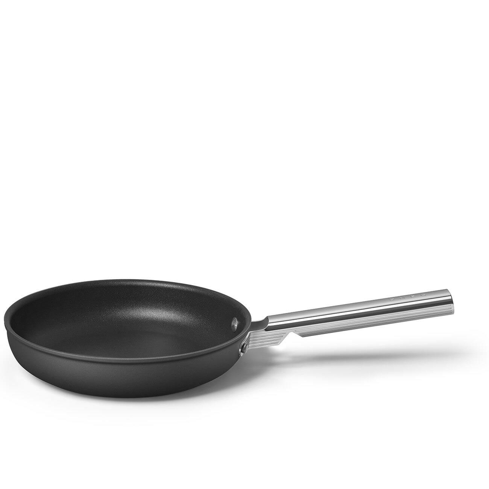 SMEG Cookware 50'S Style Siyah Tava 24 cm 4,5 mm taban kalınlığı, 1,9 lt hacim