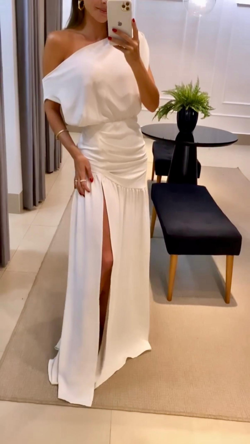 Beyaz Aerobin Kumaş Derin Yırtmaçlı Elbise