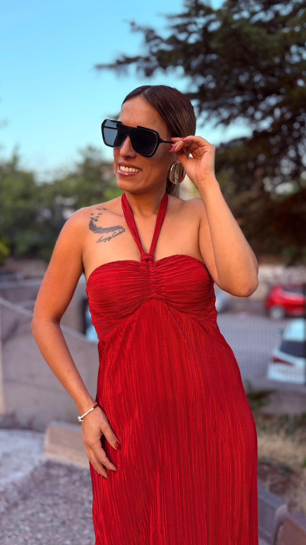 Kırmızı Saten Pilise Göğüs Kuplu Boyundan Bağlamalı Uzun Elbise