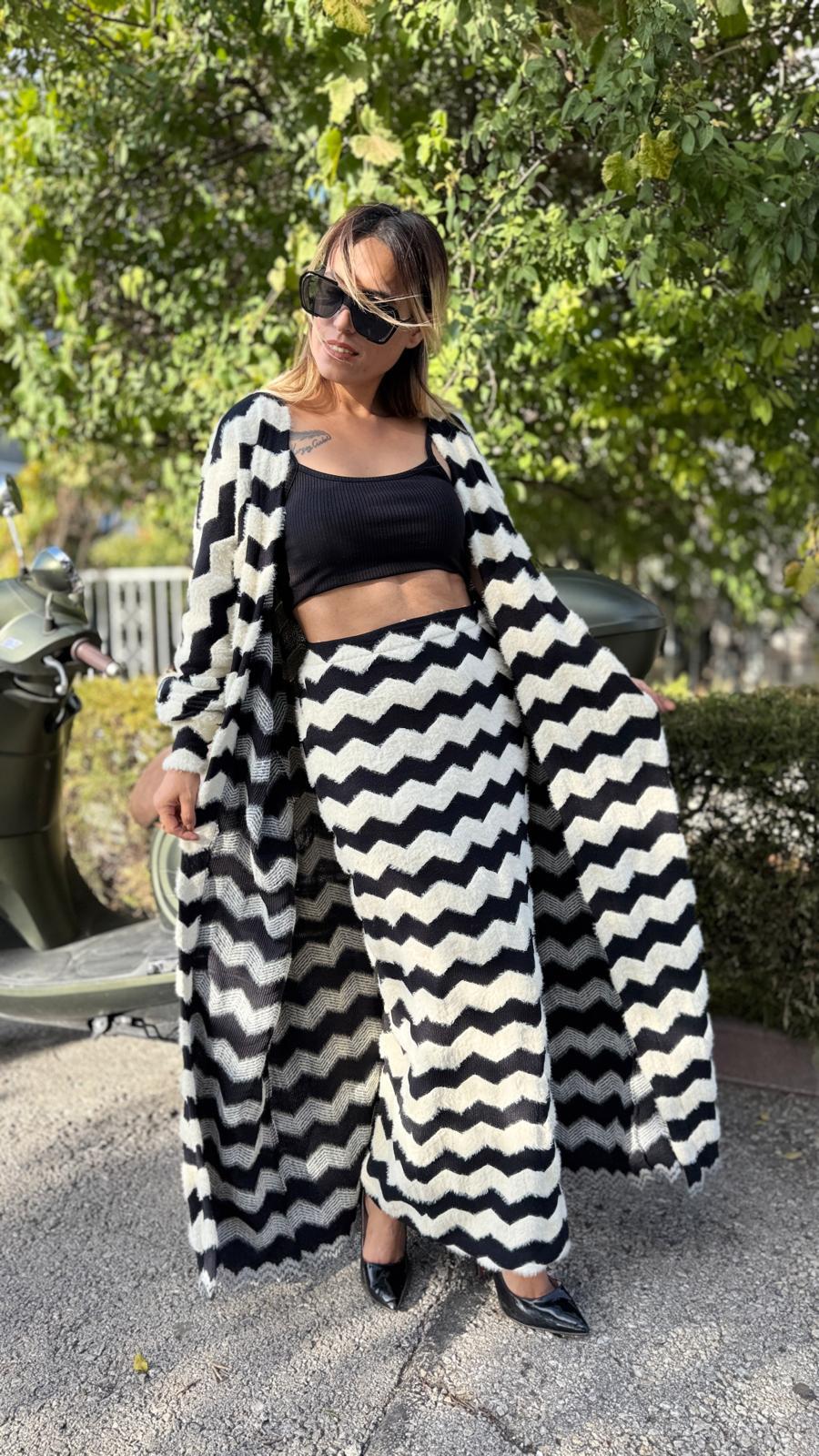 siyah beyaz desenli triko hırka